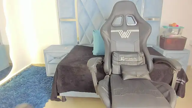 Lucy_asm webcam