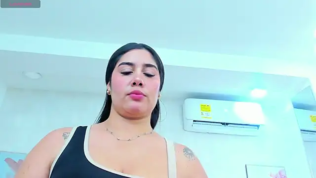 ThyaraJhons webcam