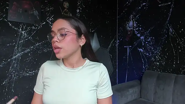 CarolineFyre webcam