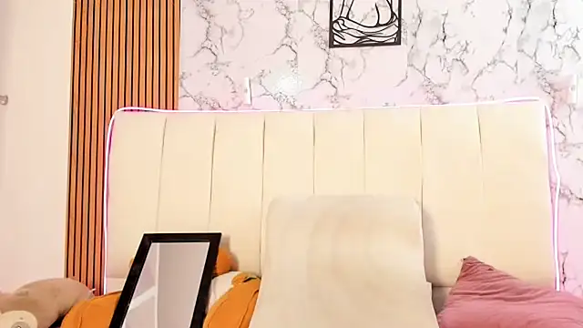 lilith_horny live cam on StripChat