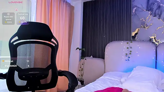 CarolineFyre webcam