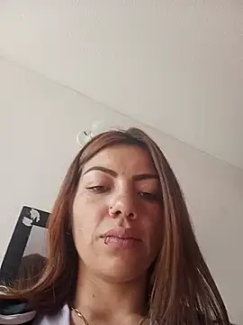 Elodie__a live cam on StripChat
