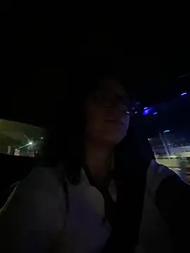 NadiraNoor webcam