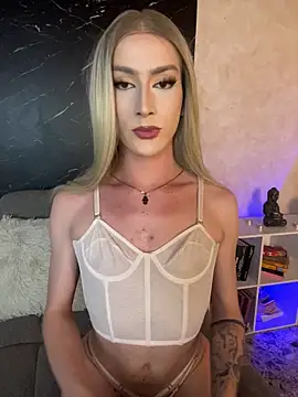 Alana_Stone live cam on StripChat