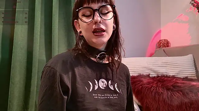 MichaellaMoon webcam