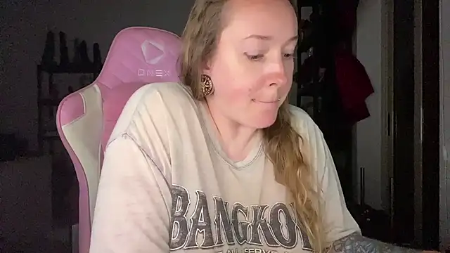 kisicaxx live cam on StripChat
