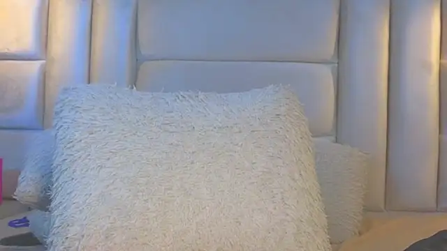 EmilyQueen3x webcam