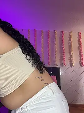 Nanis_ec live cam on StripChat