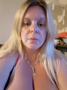 pinkieMilfPUSY webcam