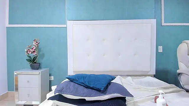 DominikDiaz live cam on StripChat