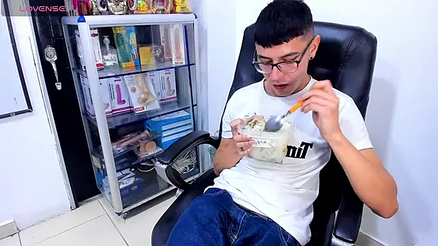 Alexx_bigcockk webcam