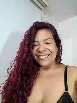 Scarlet_curly8a webcam
