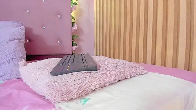 lovely__kiss__ webcam