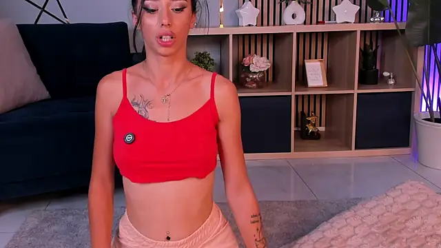 TiaCyrrus live cam on StripChat