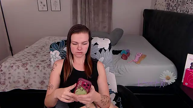DaisieMaeXO webcam