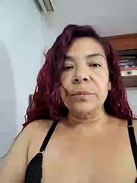 Scarlet_curly8a webcam