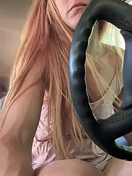 GoldenFlameGoddess webcam