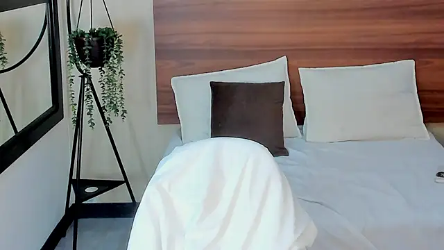 SamayRyann live cam on StripChat
