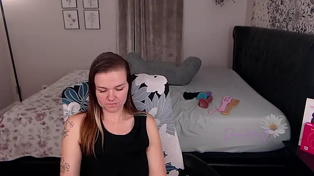 DaisieMaeXO webcam