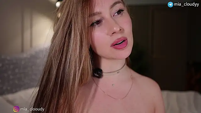 mia_cloudyy webcam