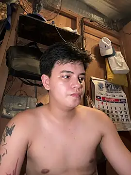 YourCutieBoy_Bigcum14 live cam on StripChat