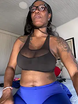 Bustykeyla webcam