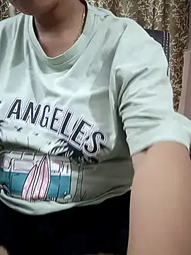 Moonlight-Babe live cam on StripChat