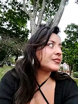 LUNAGREEN_1 live cam on StripChat