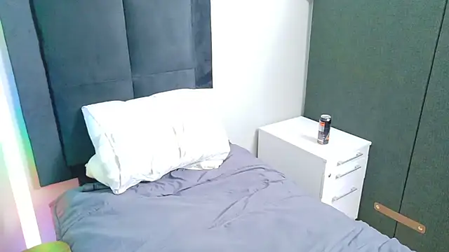 SpicedDove live cam on StripChat