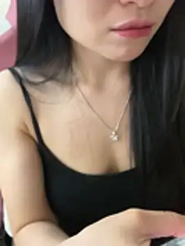 lilyyy_babyy's live room