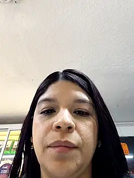 Layla-daring webcam