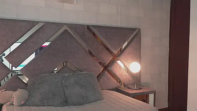 Naomi-Gray webcam