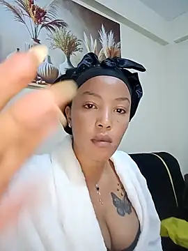 BeautifulGia webcam