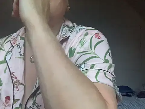 ExperiencedCurvyBelle webcam