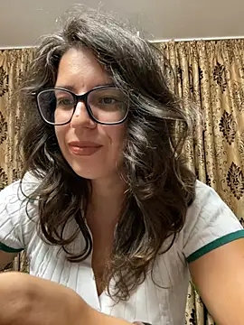 NadiraNoor webcam