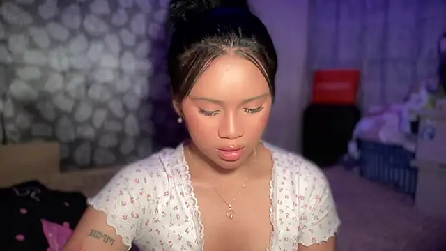 Exotic_alyssa69 webcam