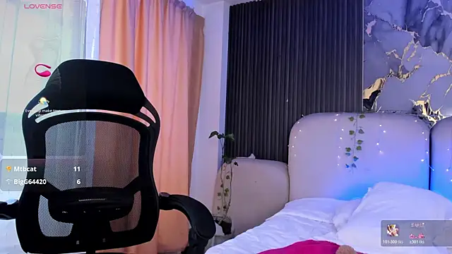 CarolineFyre webcam