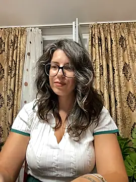 NadiraNoor webcam
