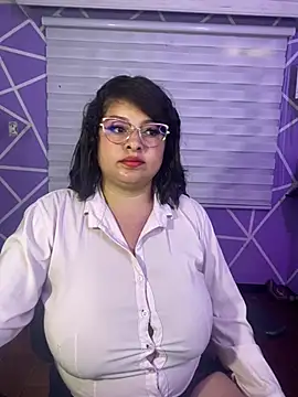 MiiaaJoness live cam on StripChat