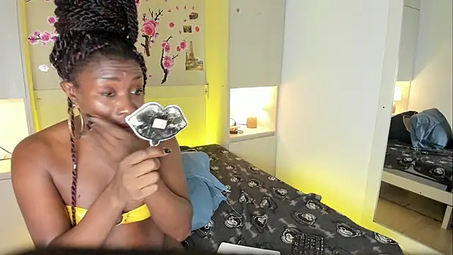 TaylorBloom webcam