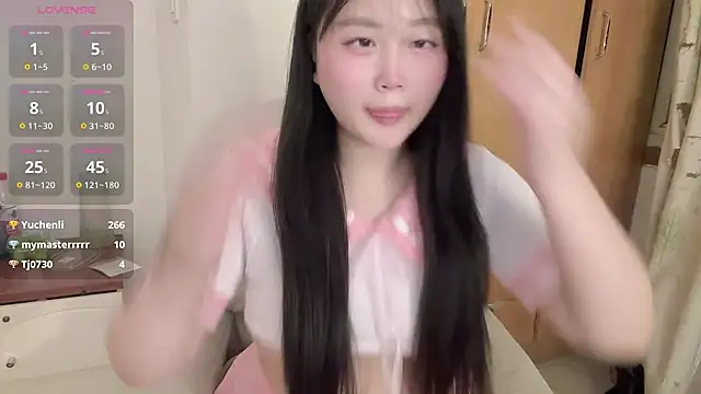 Rain_mm live cam on StripChat