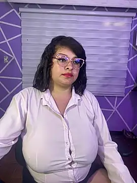 MiiaaJoness webcam
