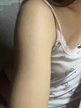 Mina048 webcam