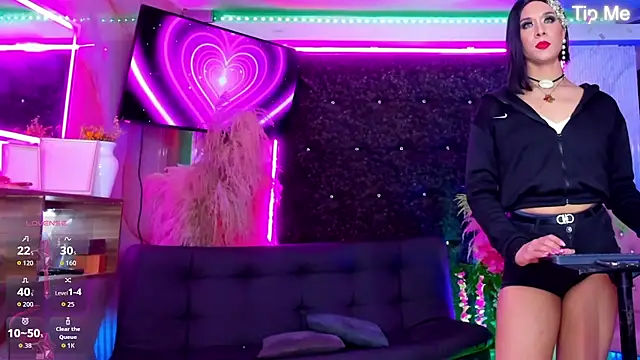 Queens_Wonders_Blonders webcam
