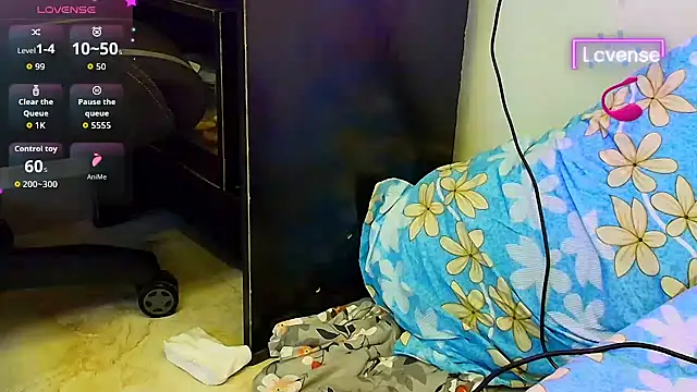SilverShade3 live cam on StripChat