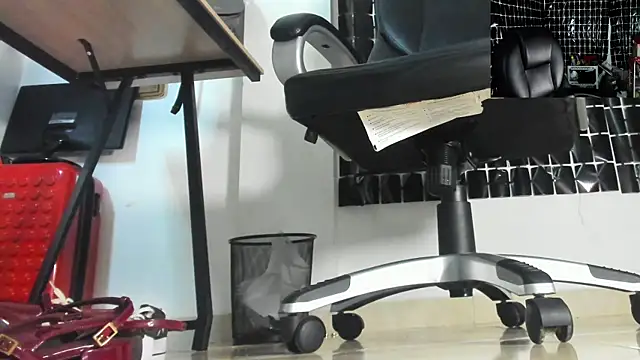MissAlmaFenix webcam
