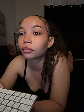 nikkiloveee webcam