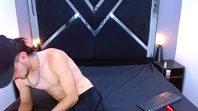 Lucas_Knight webcam