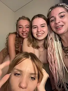 RollingGirls live cam on StripChat