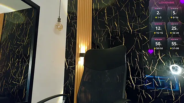 Bella_salvatore live cam on StripChat